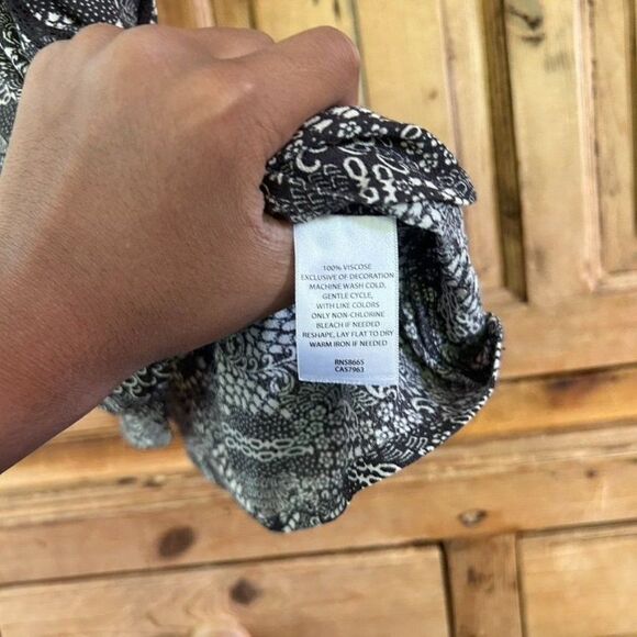 Treasure & Bond XS Gray White Camisole Tank Top Adjustable Straps Patterned Lace - Picture 3 of 5